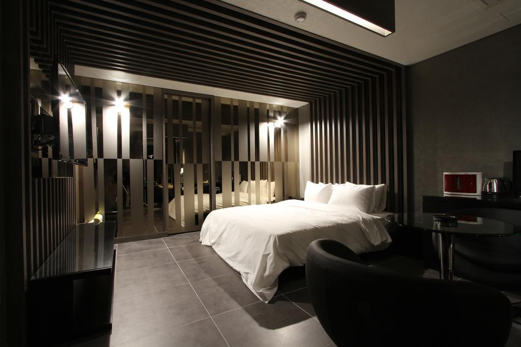 Valentine Hotel Коян Номер фото