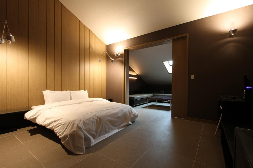 Valentine Hotel Коян Номер фото